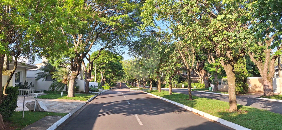 rua da entrada do condominio