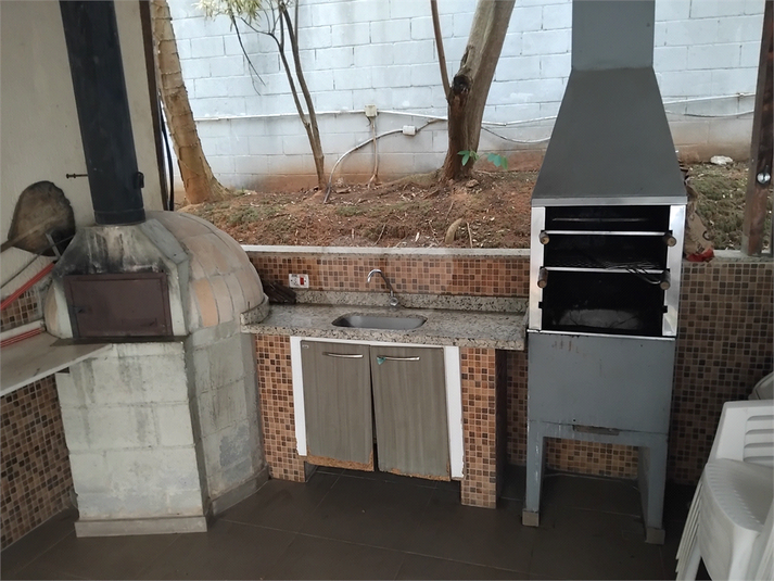 Churrasqueira com forno de pizza