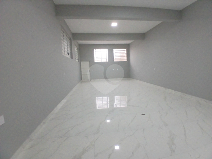 espaço interno de 150m² com pé direito de 4,5mts.