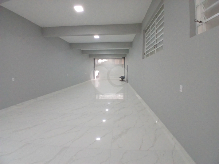 espaço interno de 150m² com pé direito de 4,5mts.