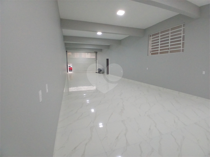 espaço interno de 150m² com pé direito de 4,5mts.
