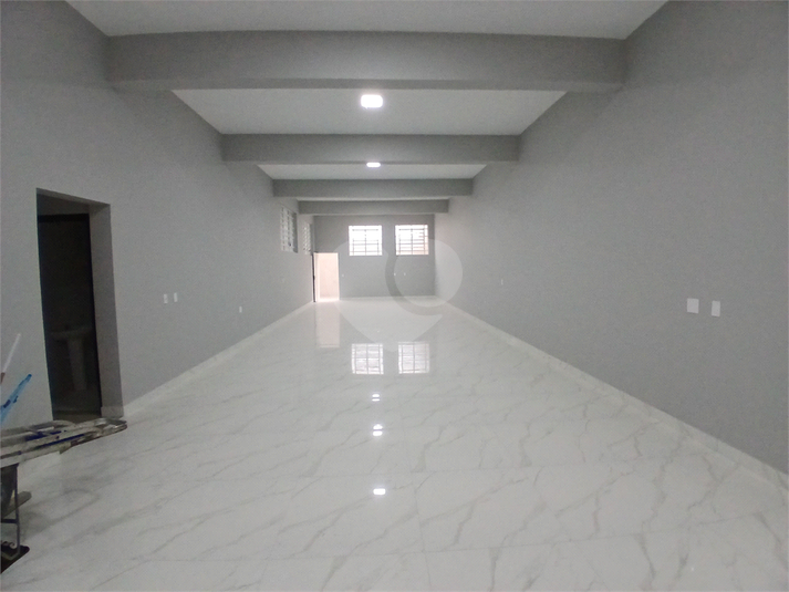 espaço interno de 150m² com pé direito de 4,5mts.