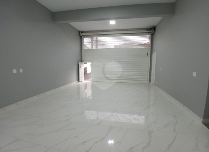 espaço interno de 150m² com pé direito de 4,5mts.
