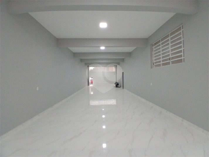 espaço interno de 150m² com pé direito de 4,5mts.