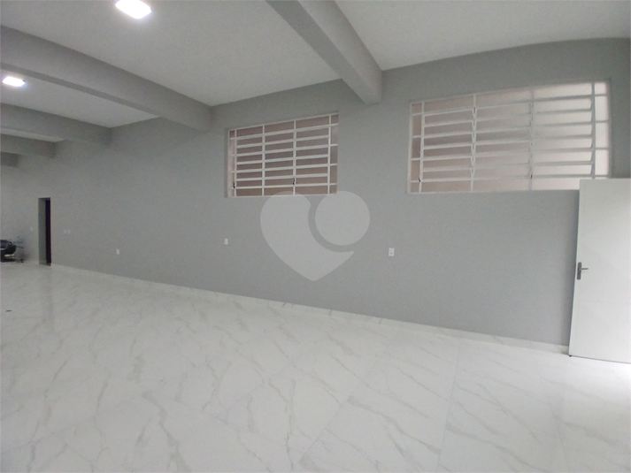 espaço interno de 150m² com pé direito de 4,5mts.