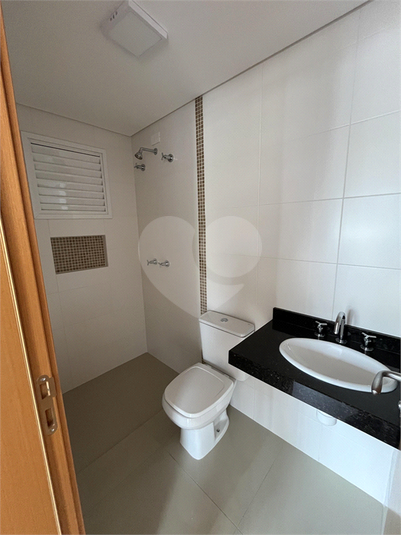 Lavabo e Banheiro Comum