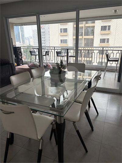 Sala de jantar integrada à sala de estar