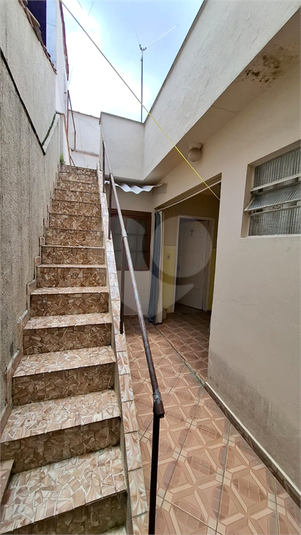 escada para o terreço