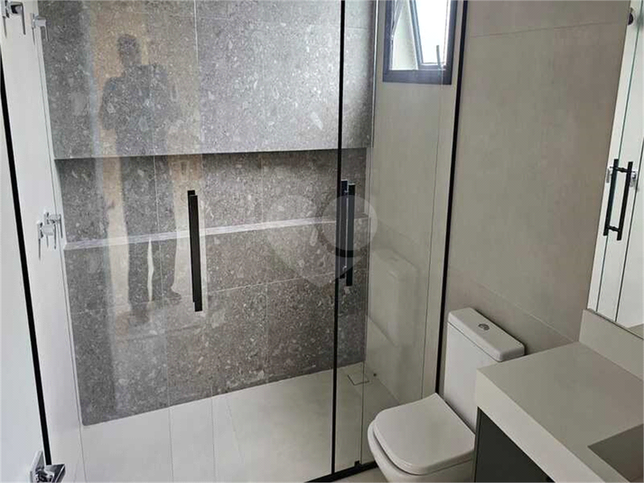 Banheiro da suite garagem 