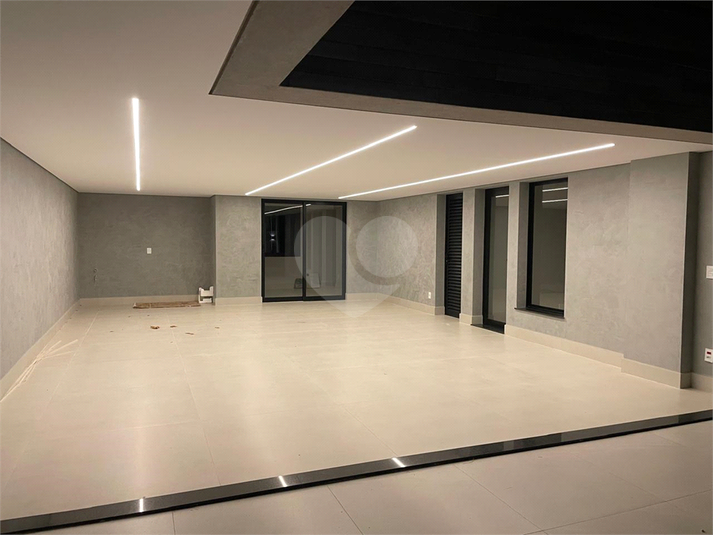 Garagem 4 vagas cobertas