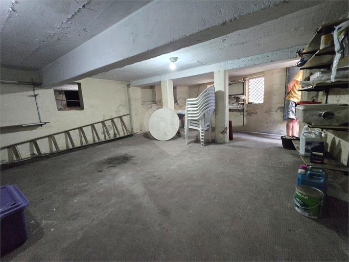 depósito sob o sobrado