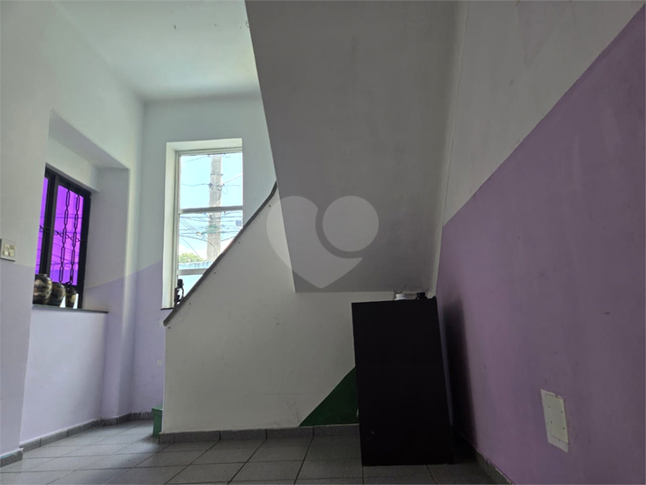 detalhe escada hall social térreo