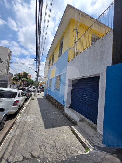 acesso serviço e estacionamento coberto Rua Bueno de Andrade