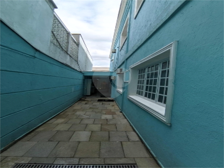 Entrada Lateral Também.