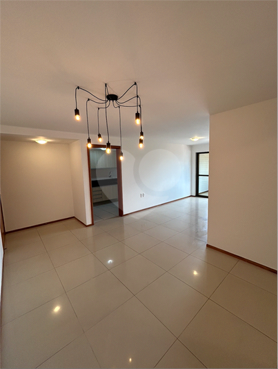 Vista de salar estar e jantar