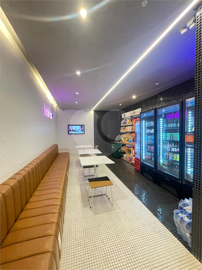 LAVANDERIA COM MINI MERCADO