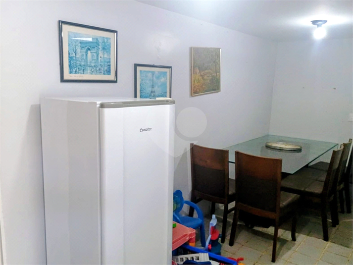 QUARTO E SALA NO 1º PISO
