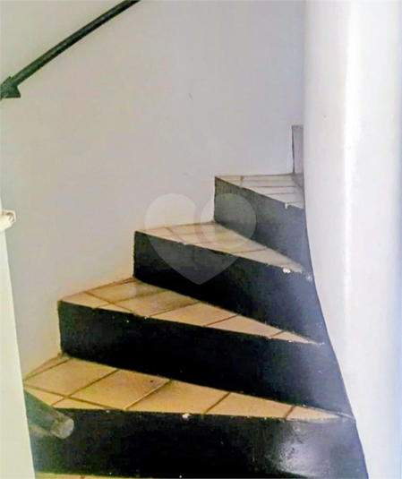 ESCADA SEGUNDO PAVIMENTO