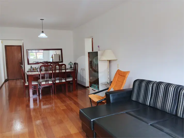 Salas de estar e de jantar com possibilidade de outra sala