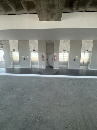 Saída elevadores dentro da Lage.