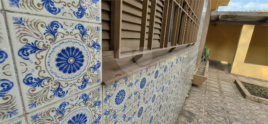 REVESTIMENTO DA FACHADA EM PERFEITO ESTADO 