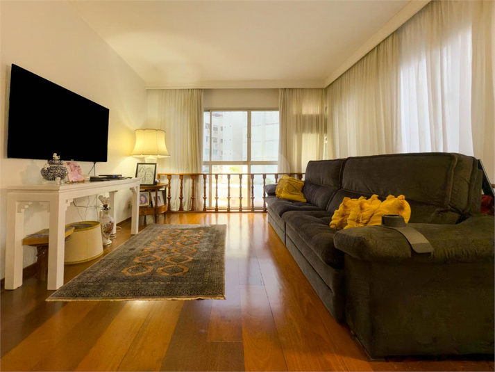 Foto REO1182855