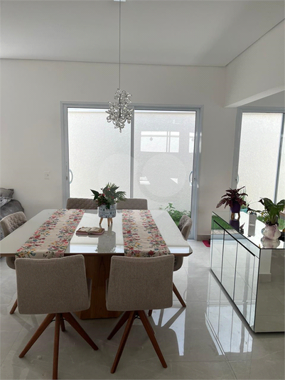 Foto REO1184420