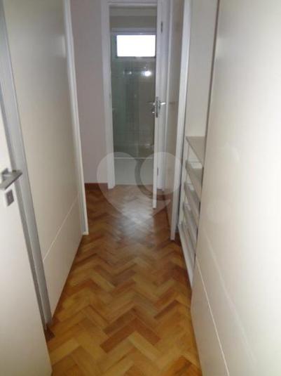 Hall de passagem para dorms.,suite e banh. social.