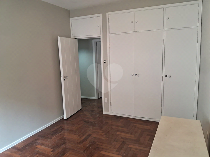 Foto REO136979