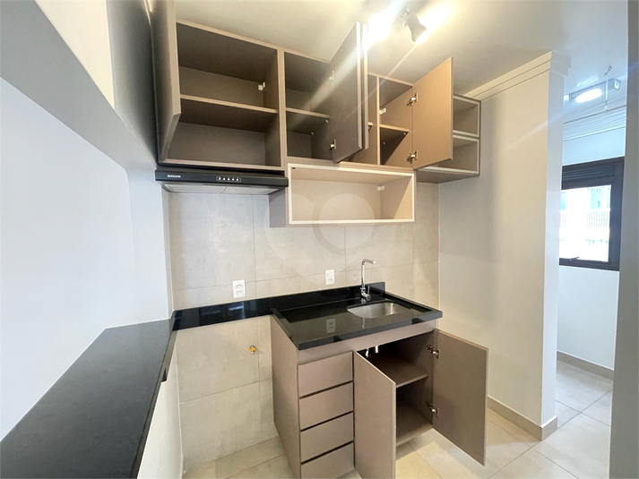 Armarios novos cabe uma geladeira e fogao 4 bocas 