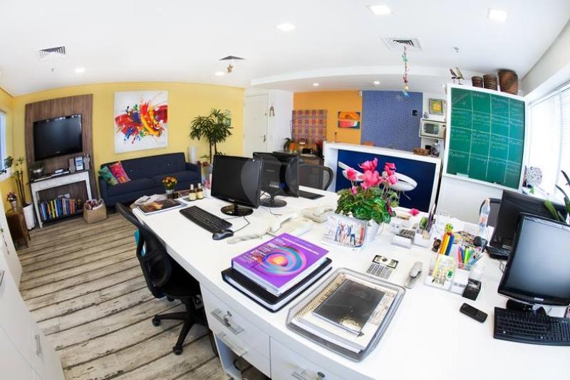 Sala com vista para copa 