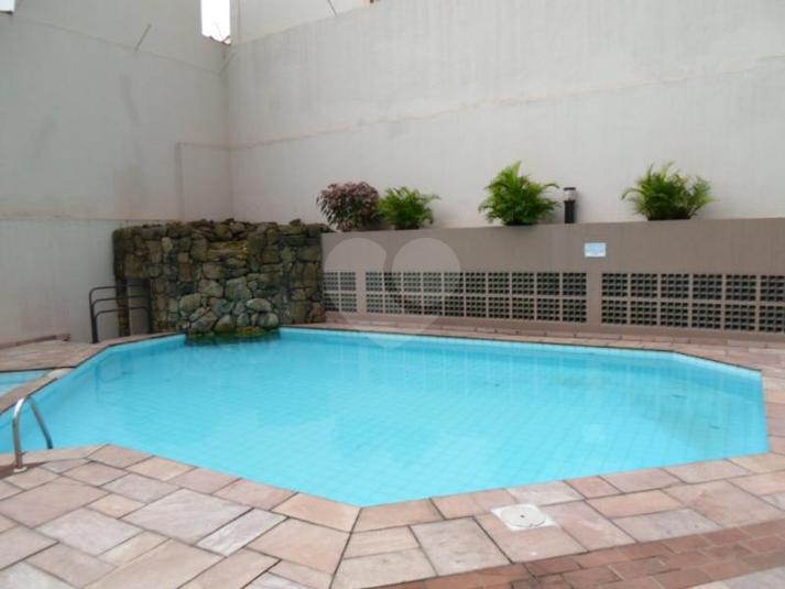 Piscina espaçosa