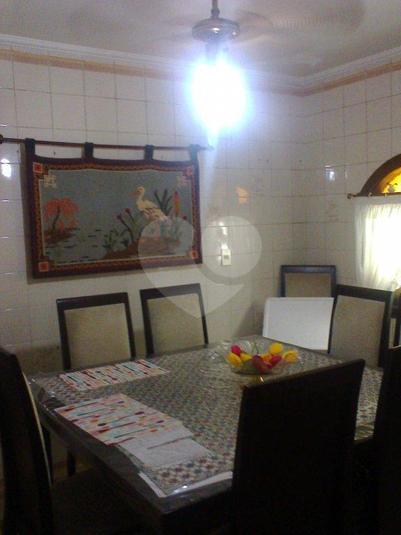 sala de jantar ampla