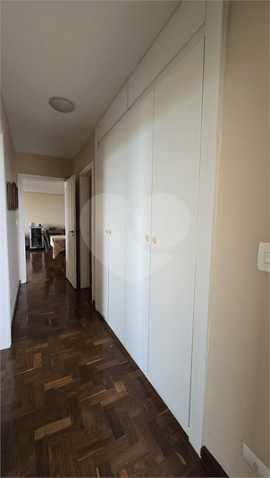 Corredor íntimo/ Toalheiro