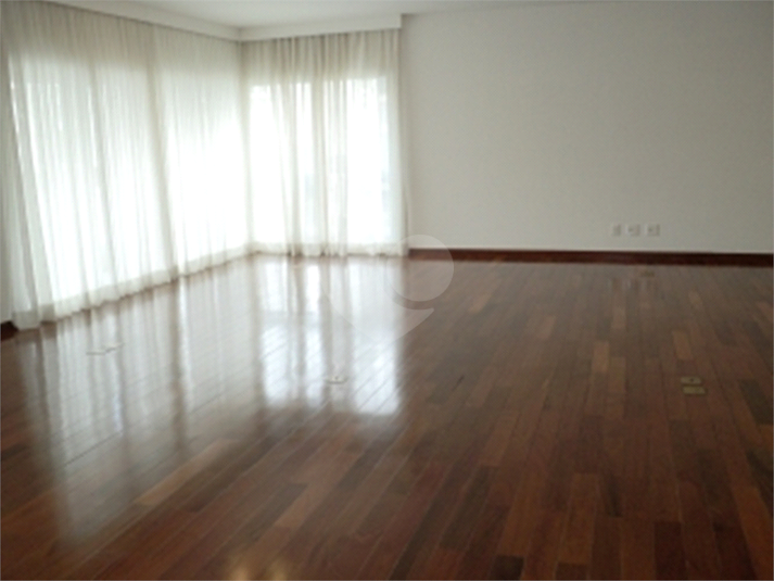 Foto REO266455