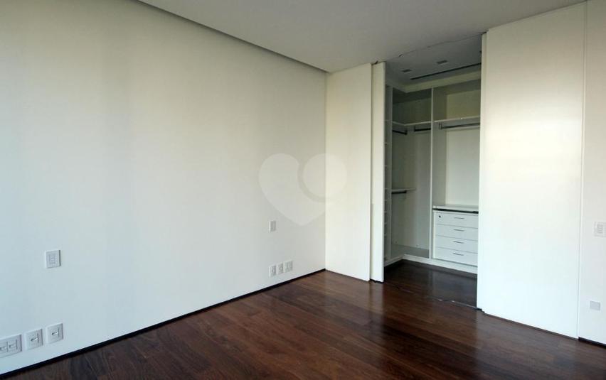Foto REO298159