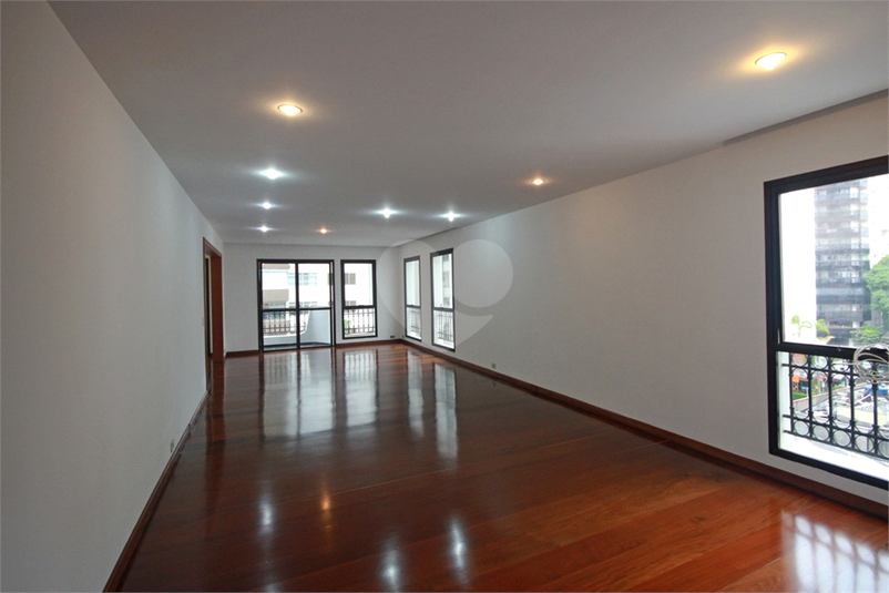 Foto REO359158