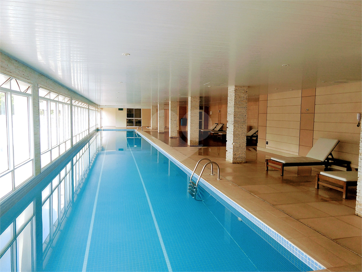 piscina coberta/aquecida