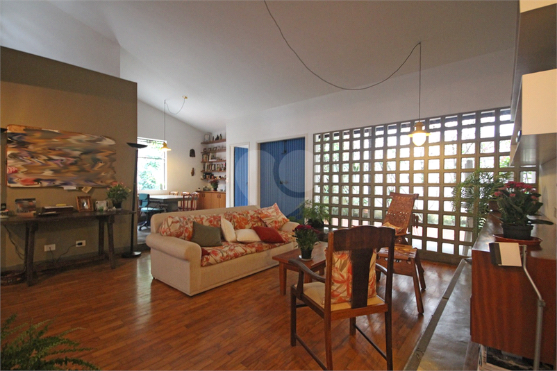 Foto REO382390