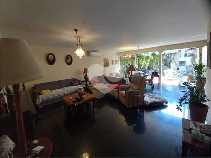 Foto REO384925