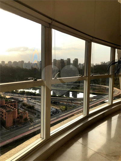 Foto REO387257