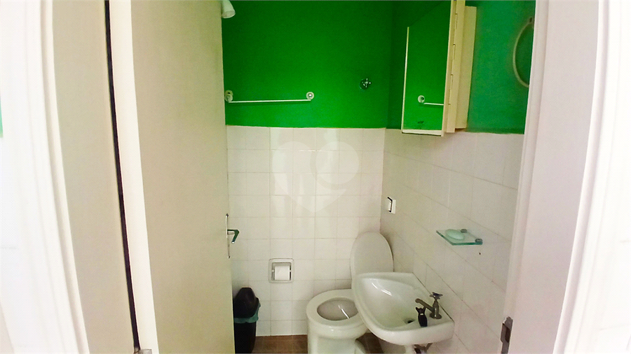 banheiro apoio a churrasqueira