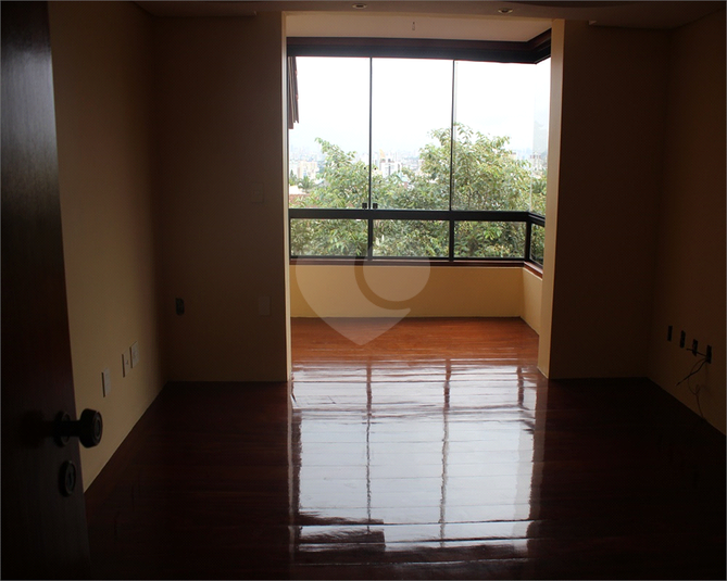 Foto REO416012