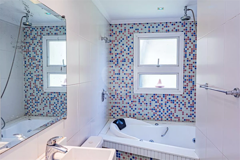 banheiro suíte 3 (piso inferior)