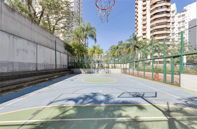 Foto REO48011