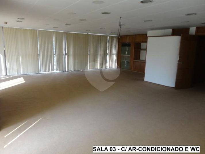 Ampla sala com vista maravilhosa, wc privativo e ar-condicionado central.