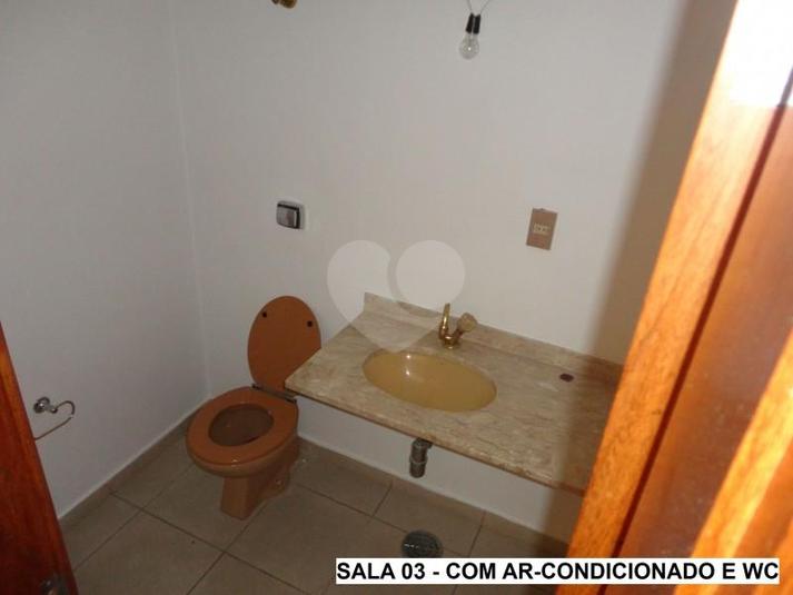 Ampla sala com vista maravilhosa, wc privativo e ar-condicionado central.
