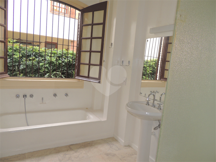 Foto REO492439