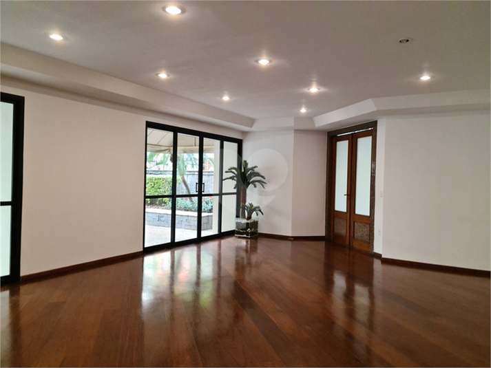 Foto REO516345