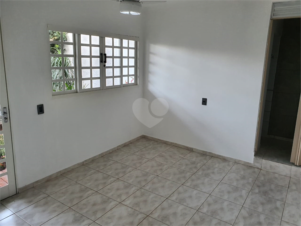 Venda Casa Amparo Jardim São Roberto REO537175 16